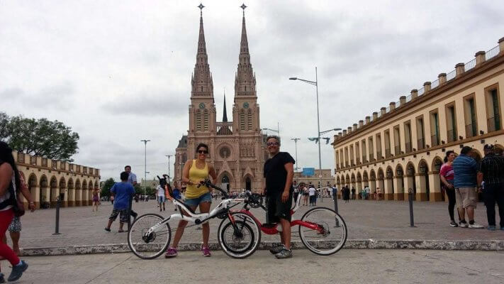 Joela Parisi y Luciano López Fuente en Luján con sus Hi-Bent